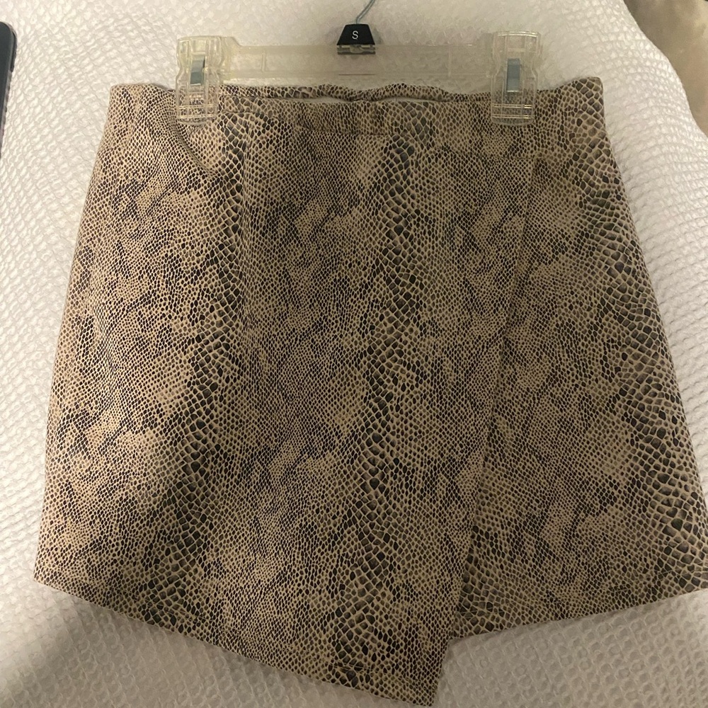 Stylish Snake Print Mini Skort